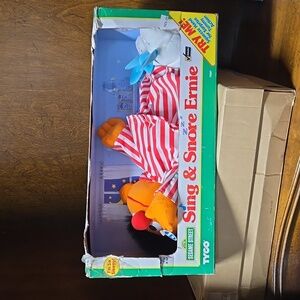 Vintage Sesame Street Sleep and Snore Earnie. Tyco 1996